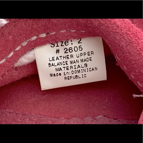 MINNETONKA Moccasins in Hot Pink Suede - Picture 4 of 8